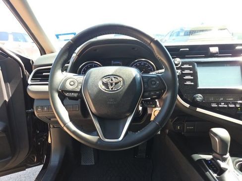 Used 2018 Toyota Camry SE image 10