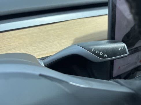 Used 2021 Tesla Model 3 Standard Range image 16