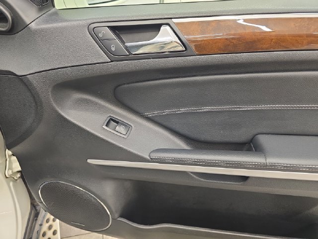 Used 2011 Mercedes-Benz GL 450 4MATIC image 11