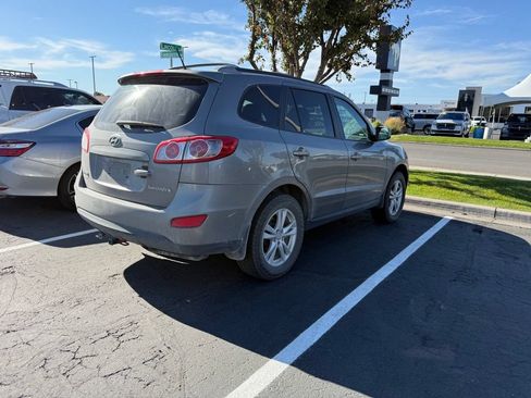 Used 2011 Hyundai Santa Fe SE FWD image 2