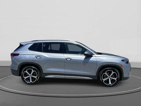 Used 2026 Volkswagen Tiguan SE w/ Panoramic Sunroof Package FWD image 3
