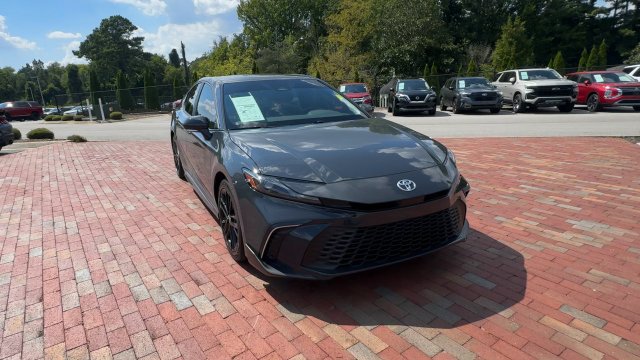 Used 2025 Toyota Camry SE w/ Multimedia Upgrade Package FWD image 5