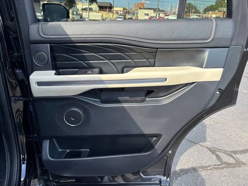 Used 2019 Ford Expedition Platinum RWD image 26