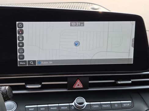 Used 2022 Hyundai Elantra Limited FWD image 4