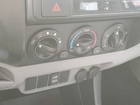 Used 2013 Toyota Tacoma 2WD Access Cab image 25