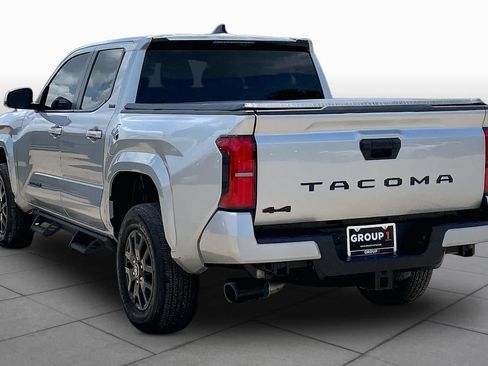 Used 2025 Toyota Tacoma SR5 AWD/4WD image 12