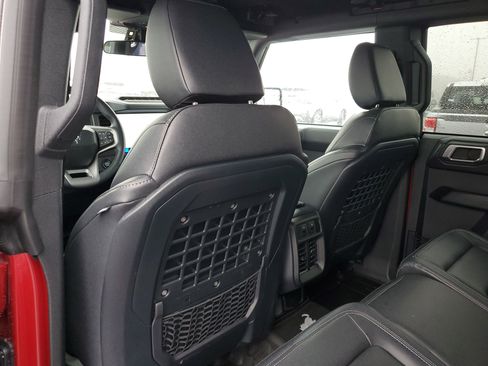 Used 2025 Ford Bronco Badlands image 12