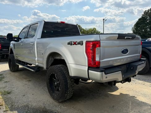 Used 2017 Ford F250 XLT w/ XLT Premium Package AWD/4WD image 4