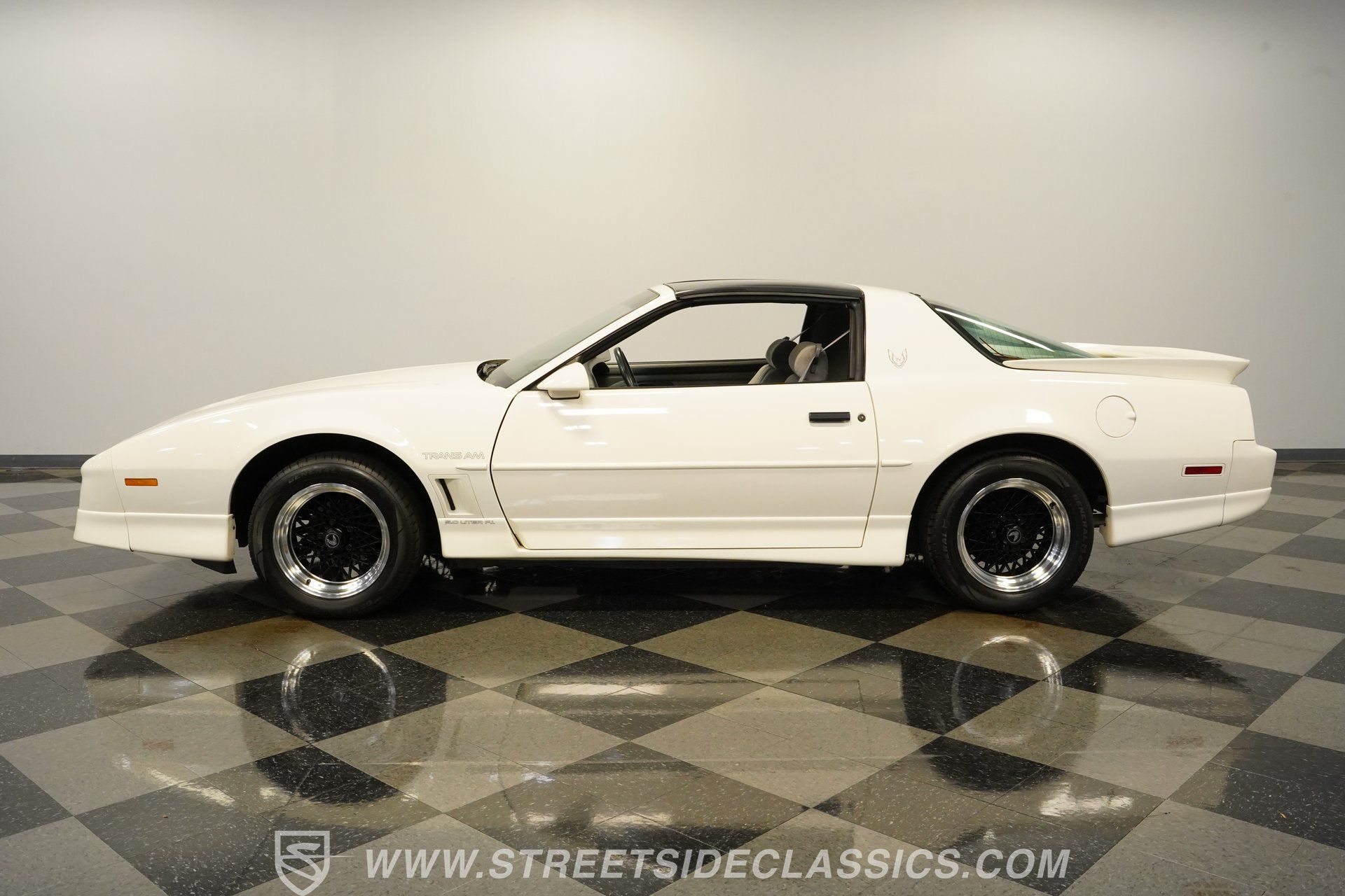 Used 1989 Pontiac Firebird Trans Am RWD image 2
