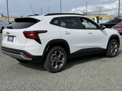 New 2026 Chevrolet Trax LT w/ Driver Confidence Package image 7