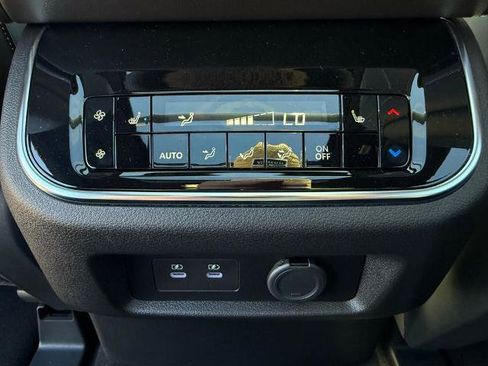 New 2025 Nissan Armada Platinum Reserve image 12