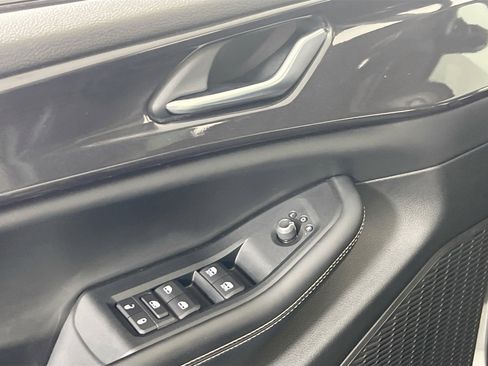 Used 2023 Jeep Grand Cherokee Altitude image 17