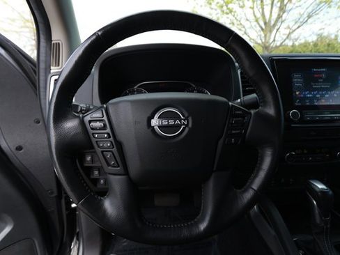 Used 2023 Nissan Frontier SV w/ Technology Package RWD image 11