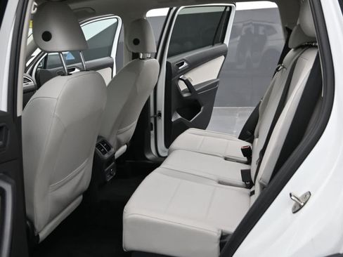 Used 2021 Volkswagen Tiguan SE w/ Panoramic Sunroof Package AWD/4WD image 15