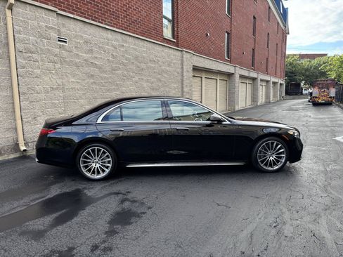 Used 2023 Mercedes-Benz S 580 4MATIC Sedan image 2