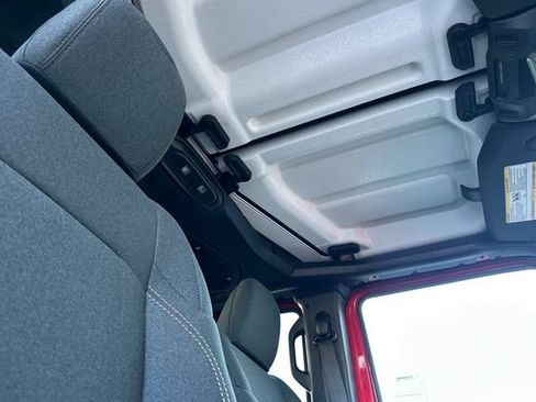 New 2026 Jeep Gladiator Sport AWD/4WD image 17
