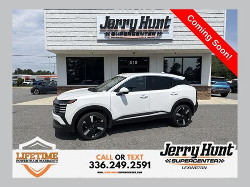 Used 2025 Nissan Kicks SR w/ Interior Electronics Package FWD image 1