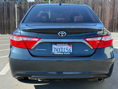 Used 2015 Toyota Camry SE w/ Moonroof Package FWD image 5