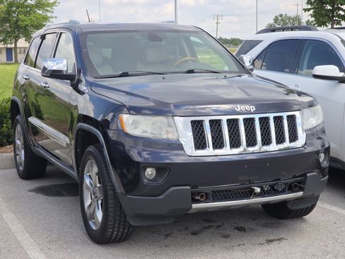 Used 2011 Jeep Grand Cherokee Overland w/ Mopar Chrome Edition Group AWD/4WD image 2