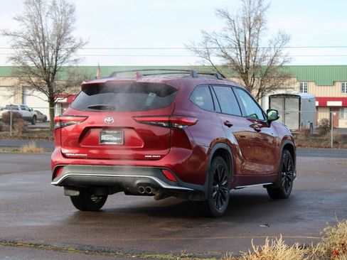 Used 2023 Toyota Highlander XSE image 6