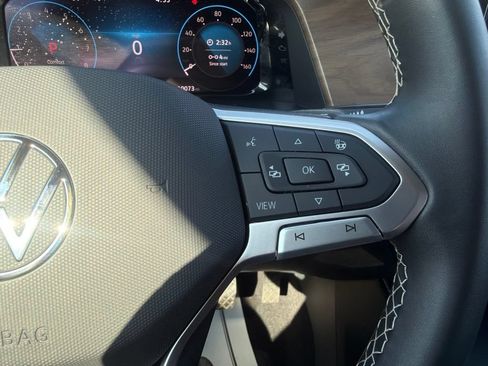 Used 2024 Volkswagen Atlas SE FWD image 16