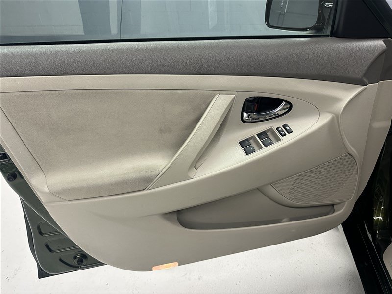 Used 2011 Toyota Camry LE FWD image 18