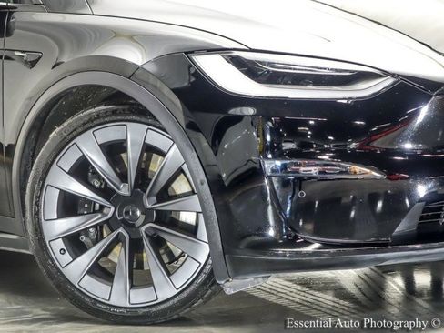 Used 2022 Tesla Model X Plaid image 4