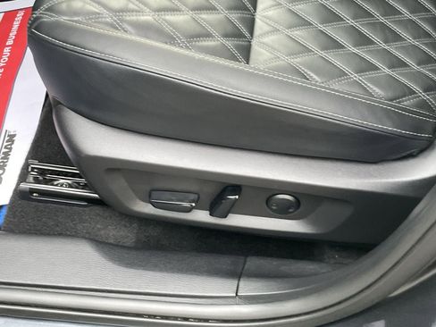 Used 2025 Mitsubishi Outlander SEL image 28