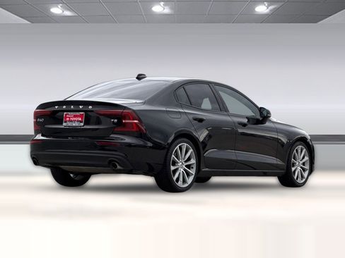 Used 2020 Volvo S60 T5 Momentum w/ Protection Package image 3