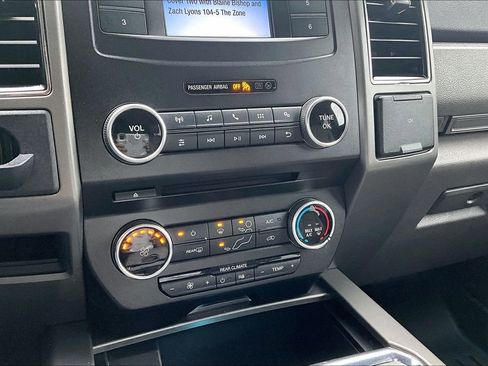 Used 2018 Ford Expedition XLT image 14