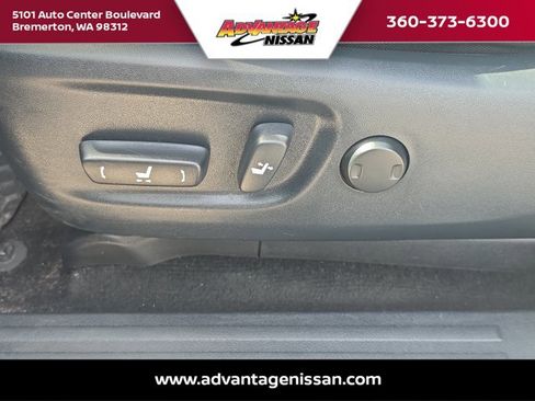 Used 2018 Toyota 4Runner SR5 AWD/4WD image 10