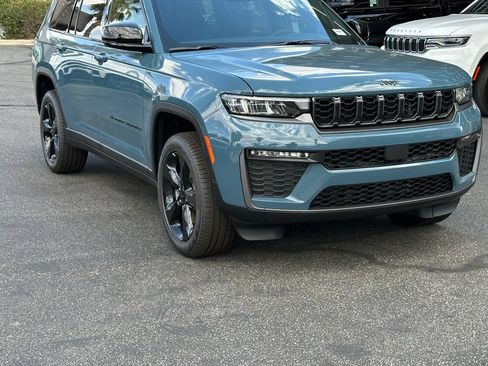 New 2026 Jeep Grand Cherokee L Limited w/ Limited Altitude Package AWD/4WD image 9