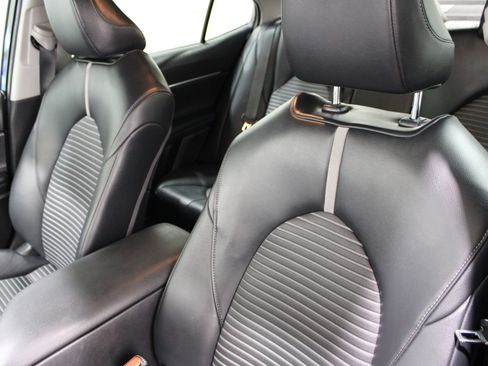 Used 2020 Toyota Camry SE w/ Protection Package (Q2) FWD image 4