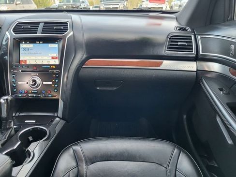Used 2018 Ford Explorer Platinum AWD/4WD image 27