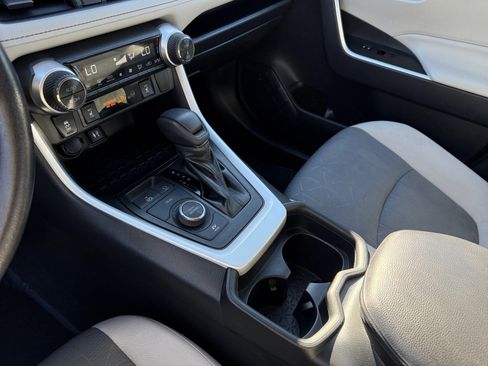 Used 2019 Toyota RAV4 XLE w/ Convenience Package image 13