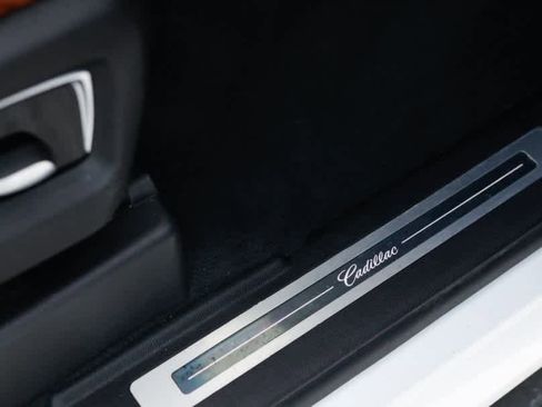 Used 2016 Cadillac Escalade ESV Luxury image 38