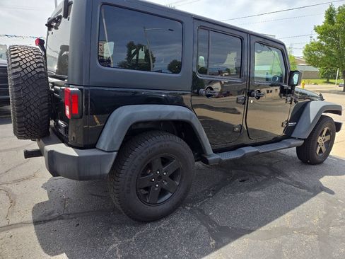 Used 2012 Jeep Wrangler Unlimited Rubicon w/ Dual Top Group AWD/4WD image 6