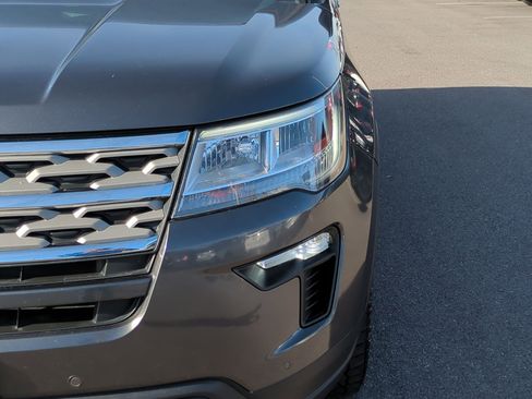 Used 2018 Ford Explorer XLT w/ Equipment Group 202A image 12