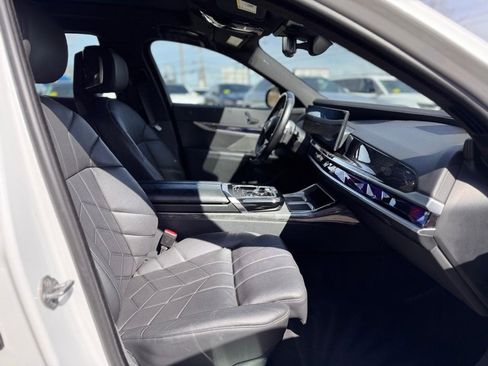 Used 2024 BMW 740i xDrive 740i xDrive image 29