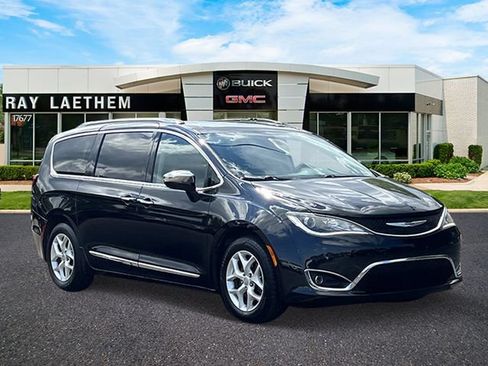 Used 2020 Chrysler Pacifica Limited FWD image 7