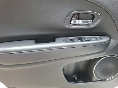 Used 2019 Honda HR-V Touring image 9