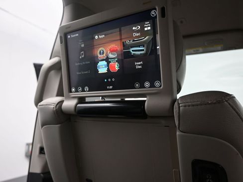 Used 2018 Chrysler Pacifica Touring-L Plus w/ Tire & Wheel Group image 18