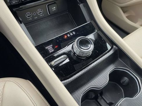 Used 2024 Jeep Grand Cherokee L Limited w/ Luxury Tech Group II AWD/4WD image 20