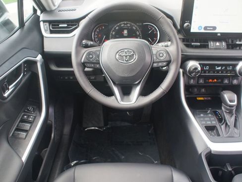 Used 2025 Toyota RAV4 XLE Premium AWD/4WD image 5