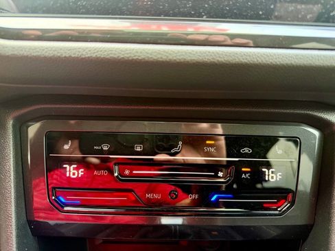 Used 2022 Volkswagen Tiguan SE R-Line AWD/4WD image 39