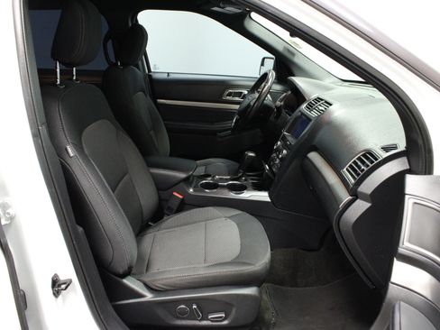 Used 2018 Ford Explorer XLT w/ Equipment Group 201A image 15