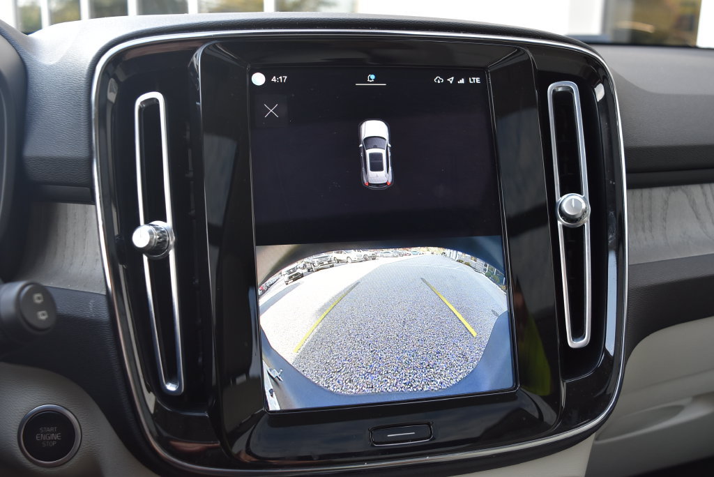 Used 2023 Volvo XC40 B4 Ultimate FWD image 15