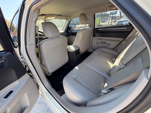 Used 2005 Chrysler 300 Touring image 10