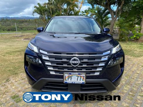 Used 2025 Nissan Rogue SV FWD image 2