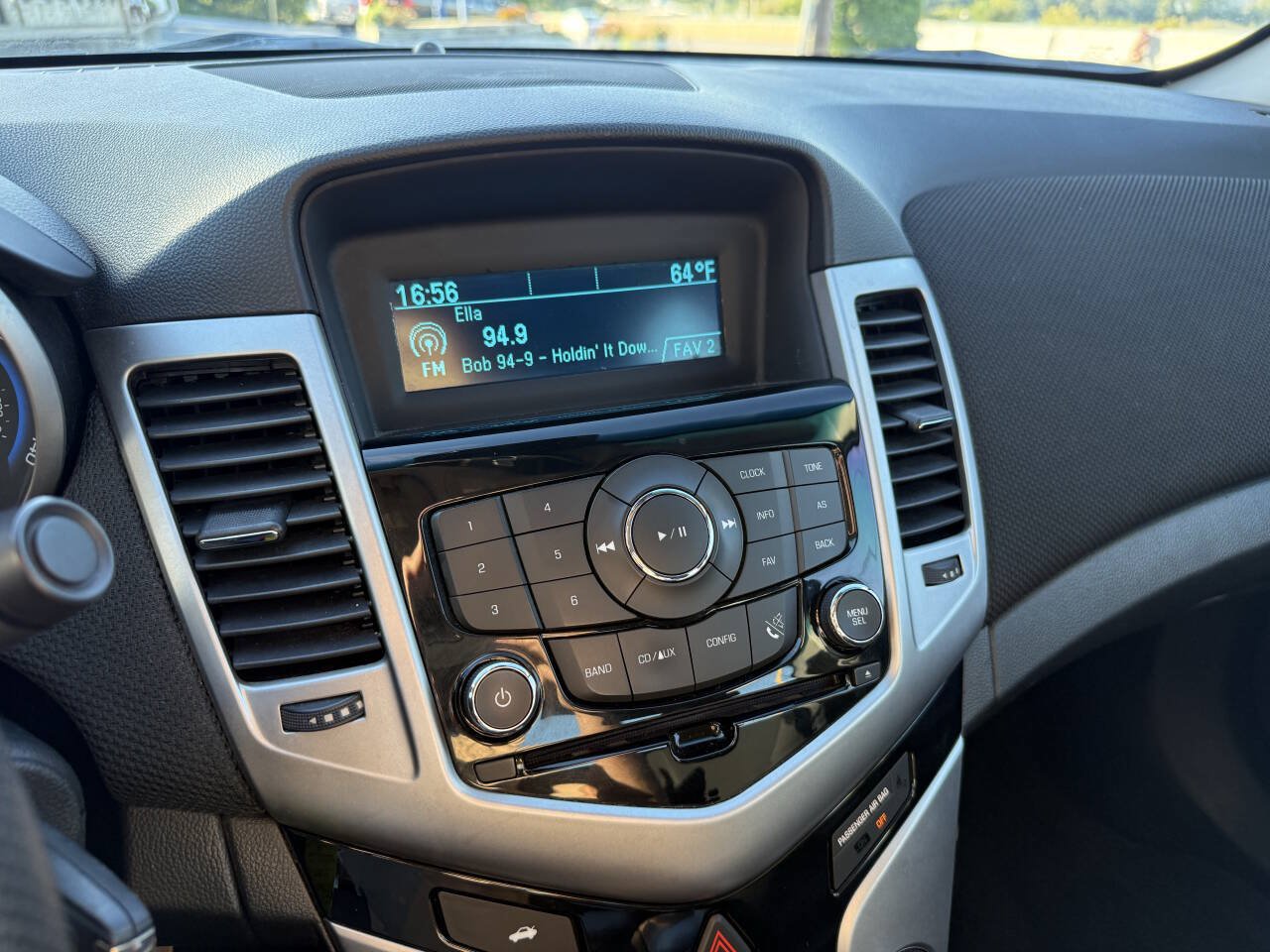Used 2015 Chevrolet Cruze LT FWD image 27